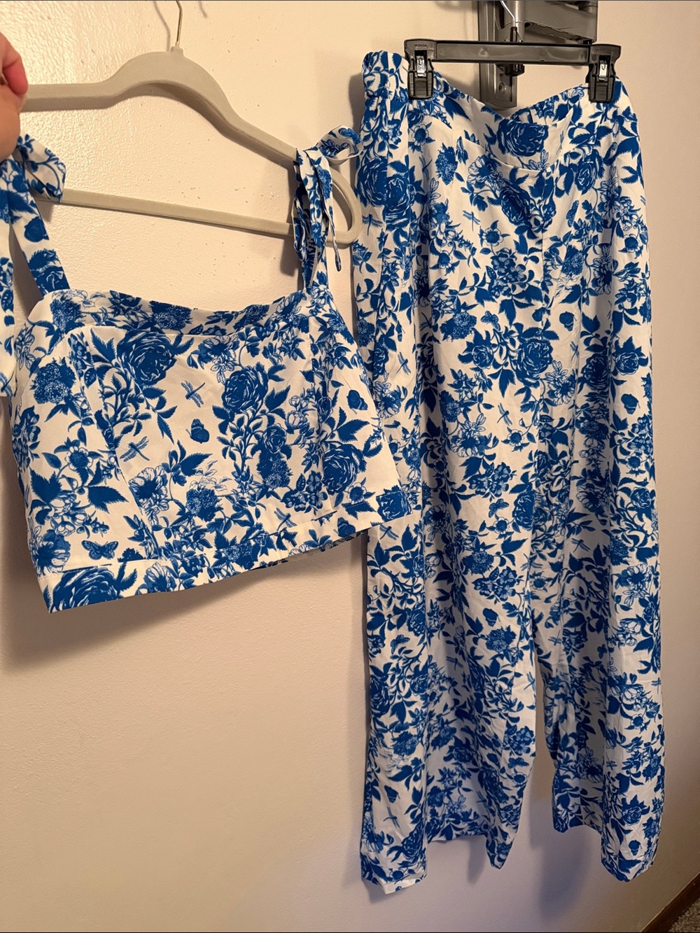 Blue Floral Print Women's Crop Top & Wide-Leg Pants Set